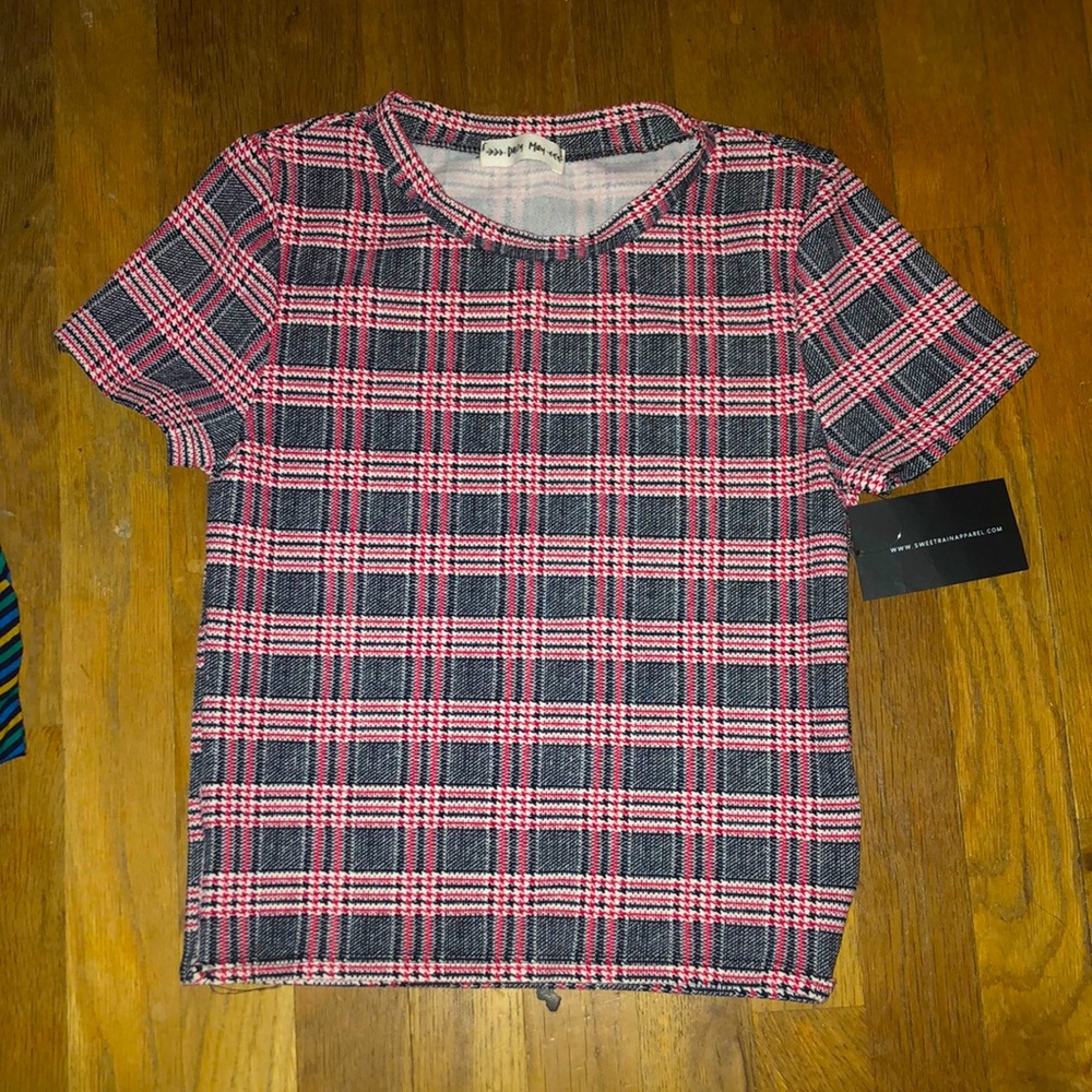 Brand new plaid top w tags !!